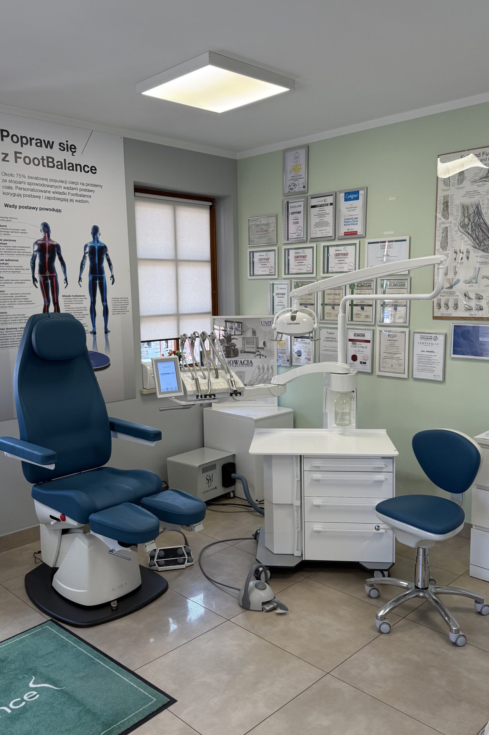 Unit podologiczny Alaska Sterpodia Hermespodia niebieski fotel podologiczny, niebieskie krzesło podologiczny