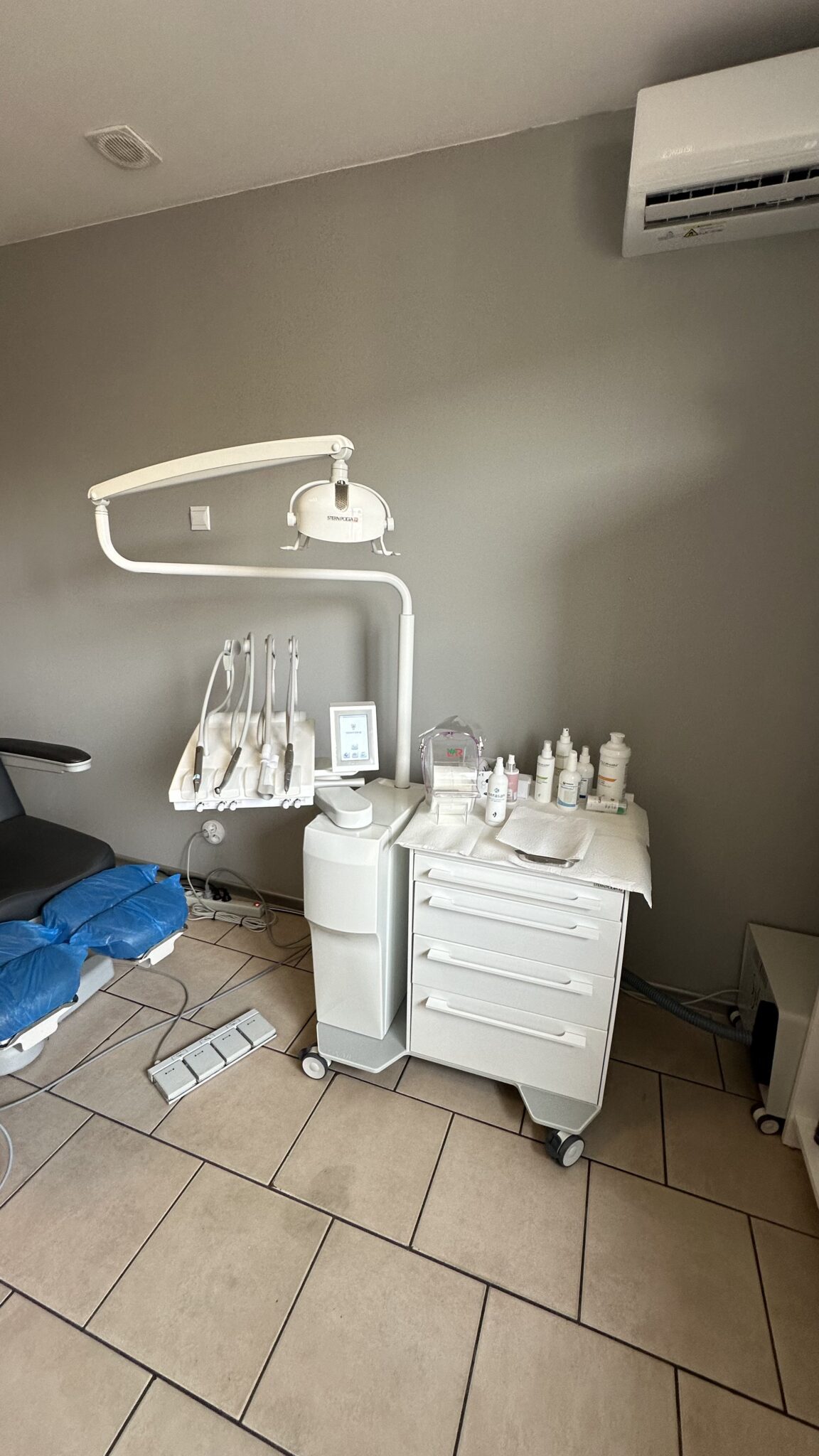 Unit podologiczny Lunar w salonie podlogicznym - Sterpodia, Hermespodia
